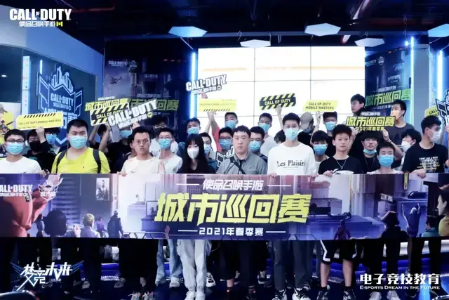 們的